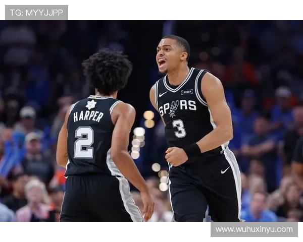 凯尔登约翰逊上半场表现出色攻防兼备贡献10分3篮板3抢断